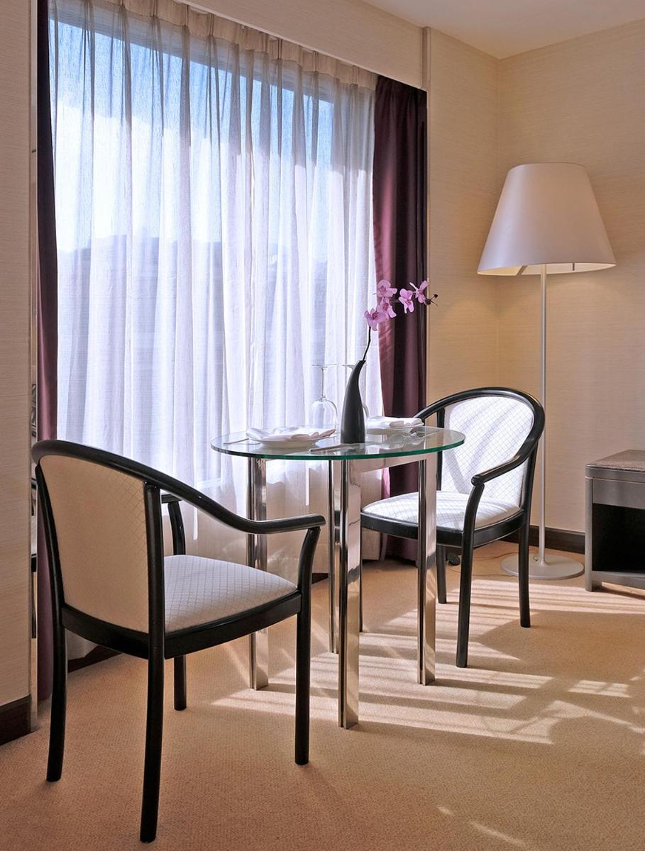 Prudential Hotel Хонконг Екстериор снимка